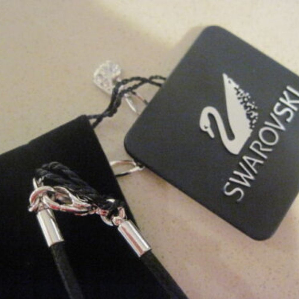 FLASH SALE Swarovski Swan Signed Shaped Minnie Mouse, Dress and Bow Necklace NIB - Picture 4 of 7